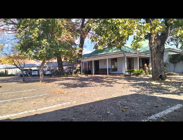 985M² GUESTHOUSE FOR SALE IN EQUESTRIA